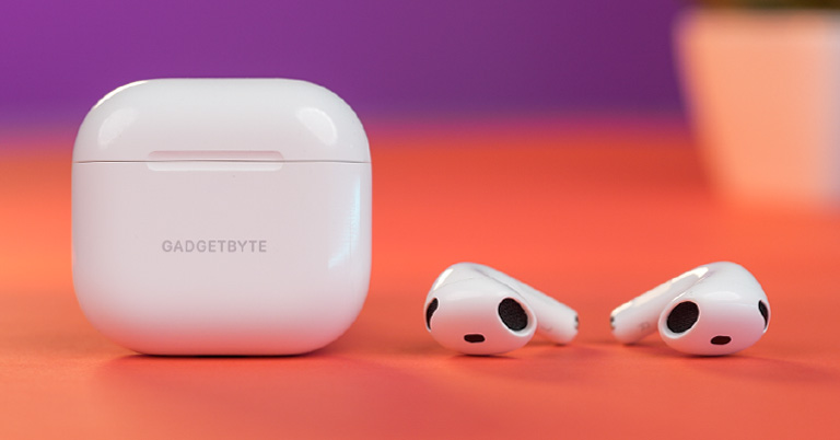 Apple AirPods 4 review ANC