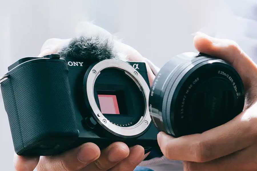 Sony ZV-E10 Design and Body